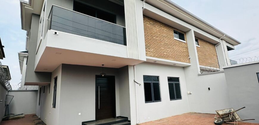 N280m Ogba ikeja Luxurious Spacious Duplex