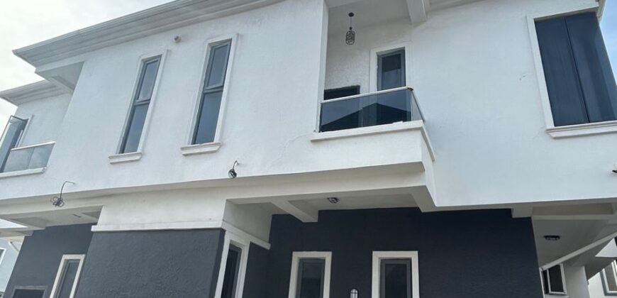 BEDROOM FURNISHED SEMI DETACHED DUPLEX FOR RENT !!!