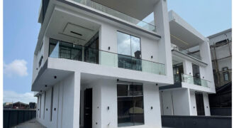 Osapa luxurious spacious 4 bedroom duplex with an indoor cinema and private swimming pool