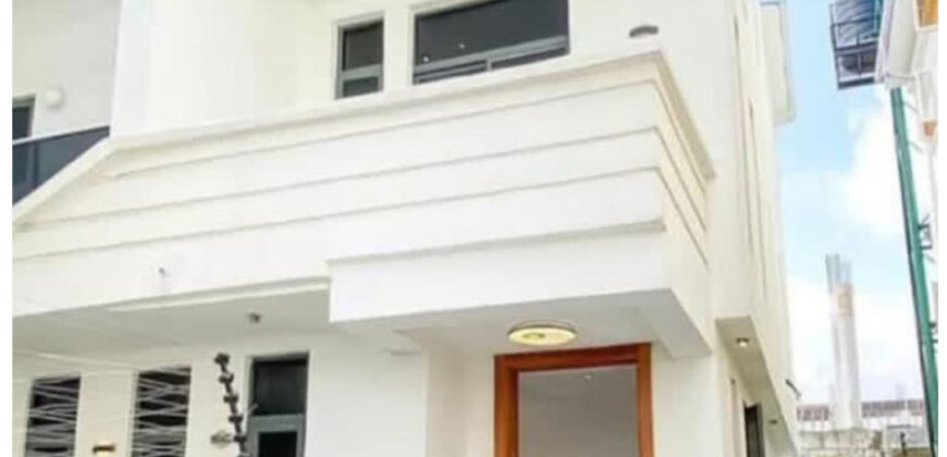 AMAZINGLY BUILT 5 BEDROOM FULLY DETACHED DUPLEX FOR RENT